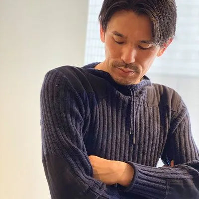 【予約商品】『007 / ノー・タイム・トゥ・ダイ』リブ付きアーミーセーター　/　ネイビーブルー