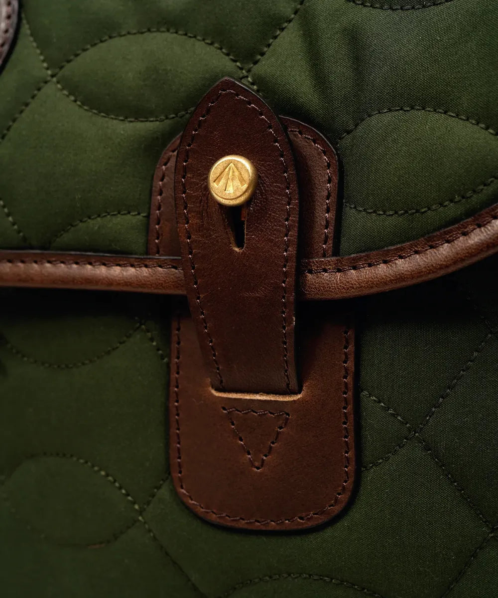 【2026年9月19日（土）全国一斉発売】HUNTING WORLD × Nigel Cabourn オリジナル サファリ エクスプローラ M / ヴェンタイル / グリーン