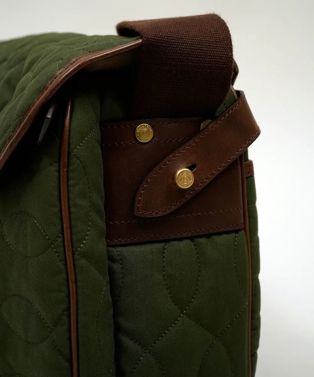 【2026年9月19日（土）全国一斉発売】HUNTING WORLD × Nigel Cabourn オリジナル サファリ エクスプローラ M / ヴェンタイル / グリーン