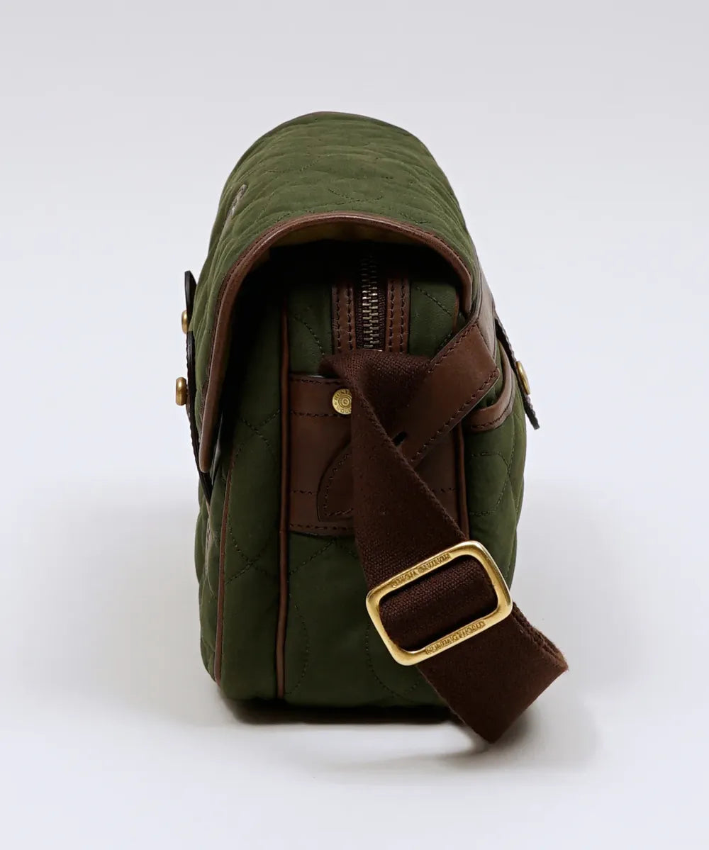 【2026年9月19日（土）全国一斉発売】HUNTING WORLD × Nigel Cabourn ミニ エクスプローラ / ヴェンタイル / グリーン