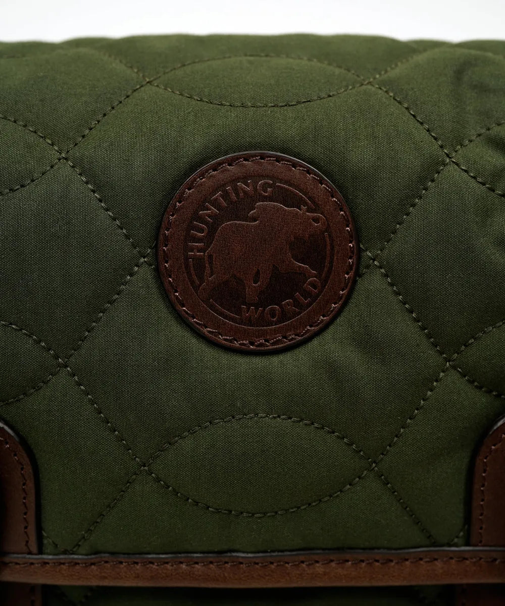 【2026年9月19日（土）全国一斉発売】HUNTING WORLD × Nigel Cabourn ミニ エクスプローラ / ヴェンタイル / グリーン