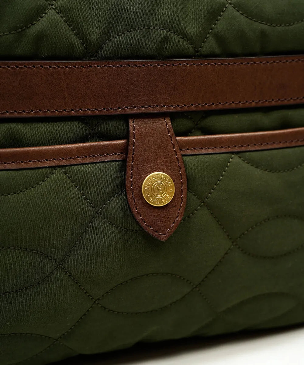 【2026年9月19日（土）全国一斉発売】HUNTING WORLD × Nigel Cabourn ミニ エクスプローラ / ヴェンタイル / グリーン