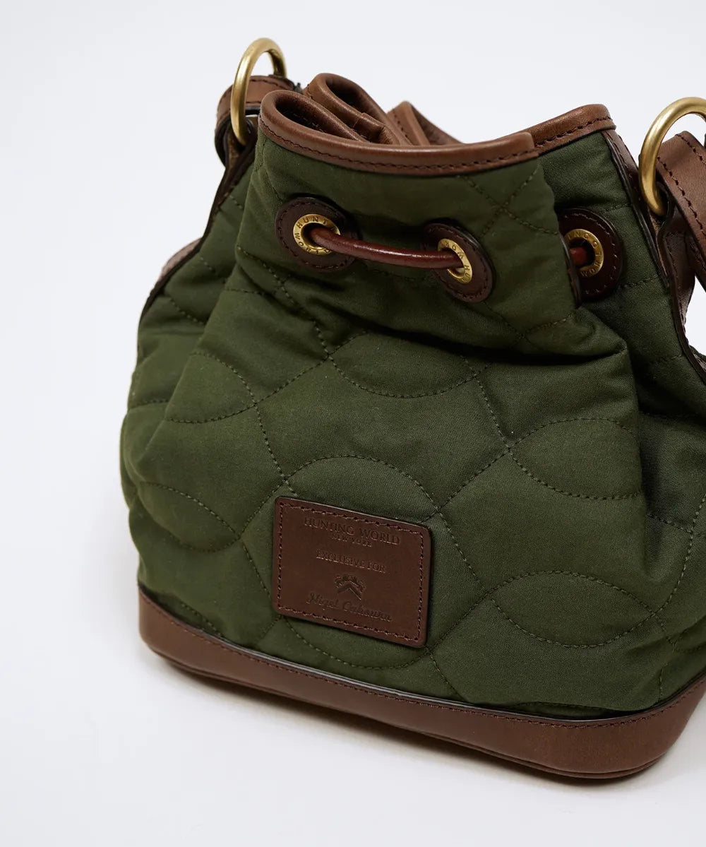 【2026年9月19日（土）全国一斉発売】HUNTING WORLD × Nigel Cabourn ミニ ドローストリングバッグ / ヴェンタイル / グリーン