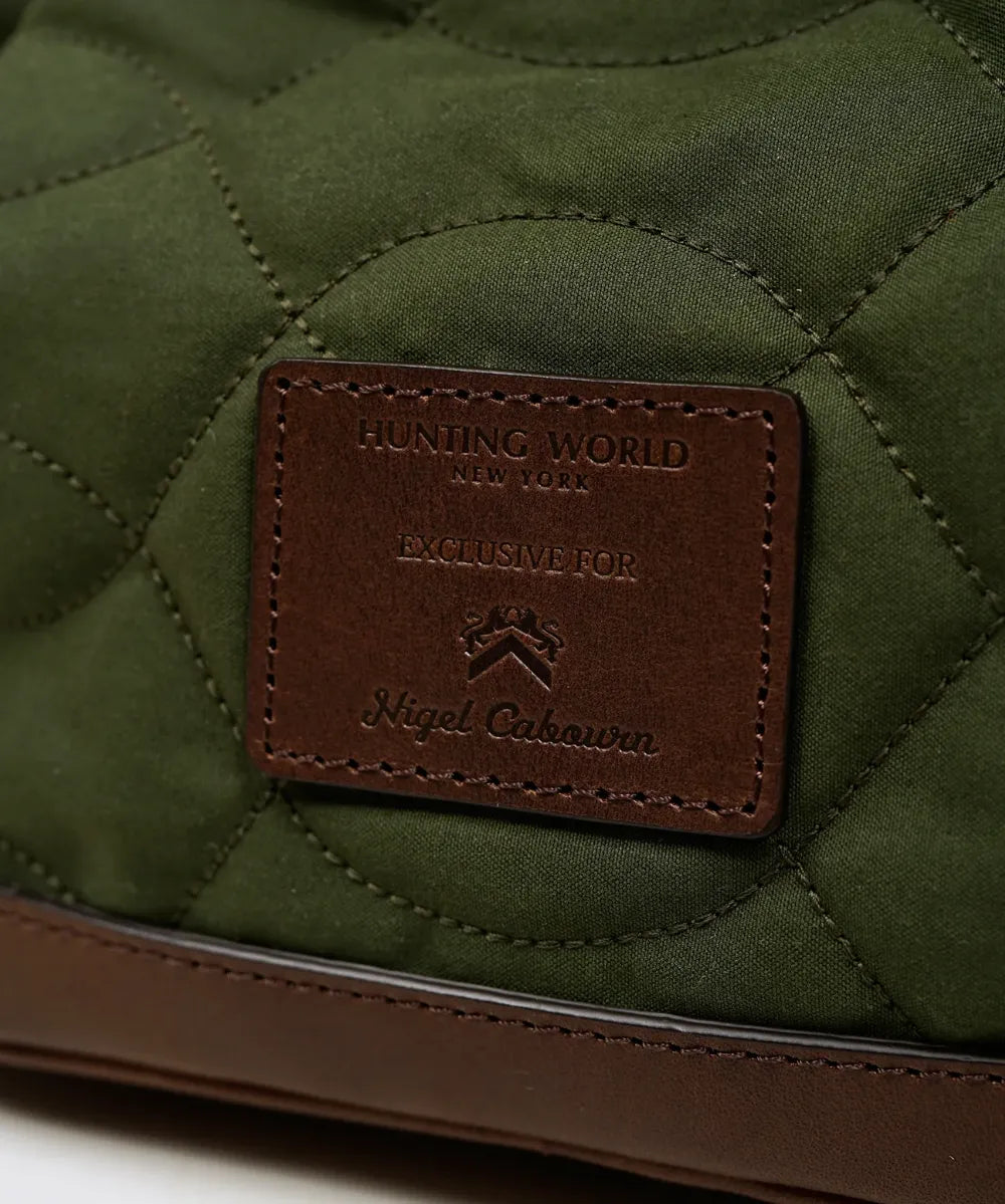 【2026年9月19日（土）全国一斉発売】HUNTING WORLD × Nigel Cabourn ミニ ドローストリングバッグ / ヴェンタイル / グリーン