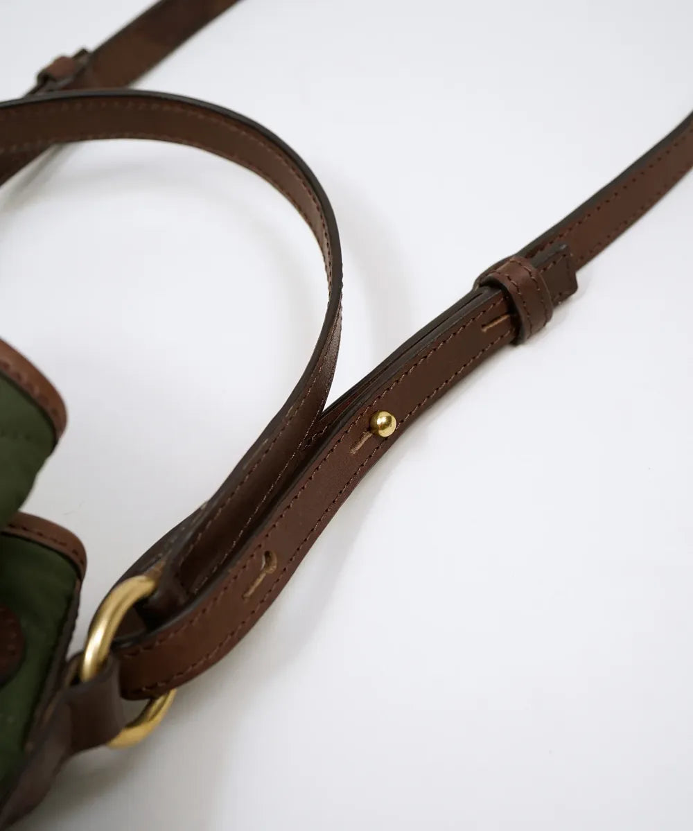 【2026年9月19日（土）全国一斉発売】HUNTING WORLD × Nigel Cabourn ミニ ドローストリングバッグ / ヴェンタイル / グリーン