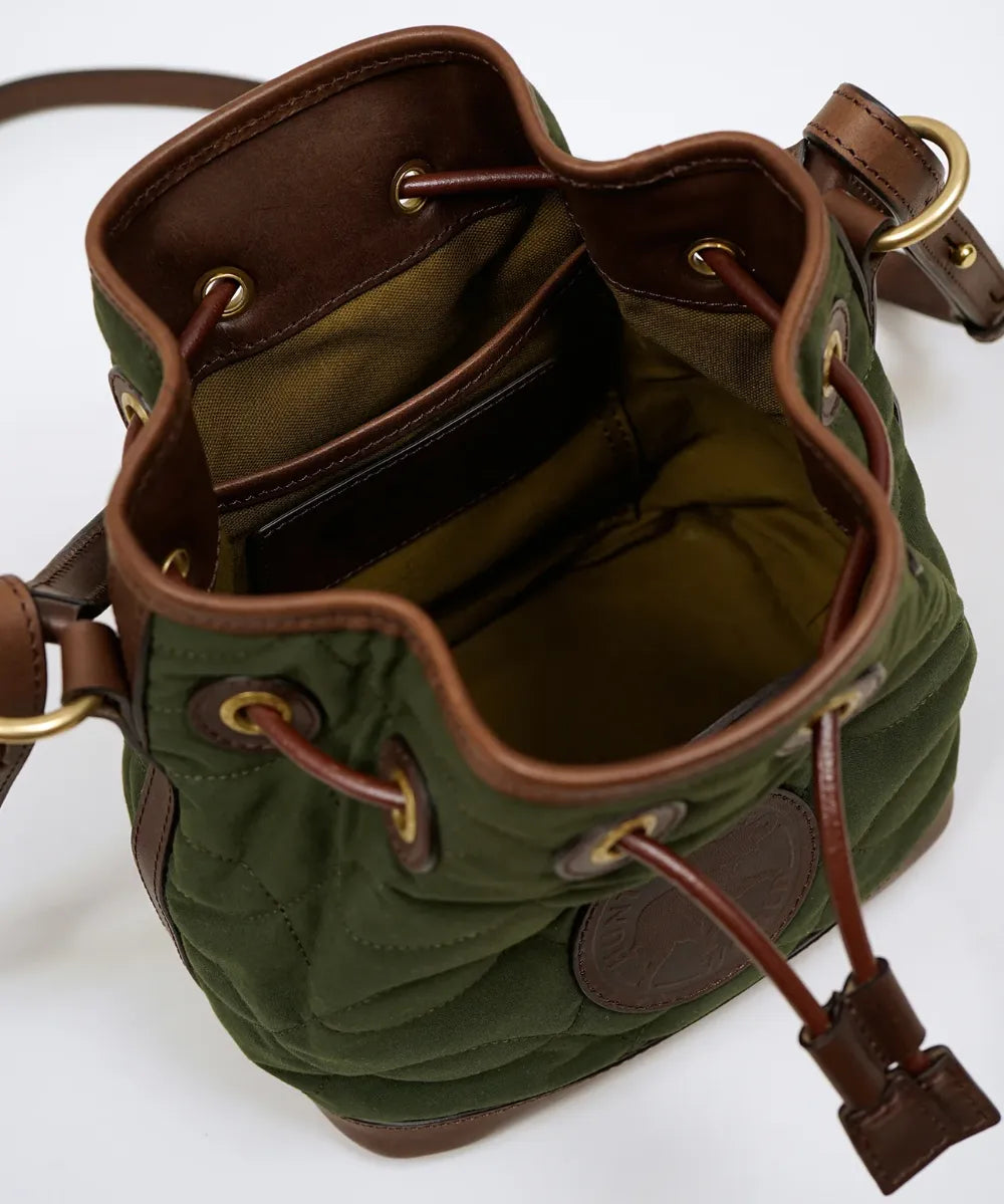 【2026年9月19日（土）全国一斉発売】HUNTING WORLD × Nigel Cabourn ミニ ドローストリングバッグ / ヴェンタイル / グリーン