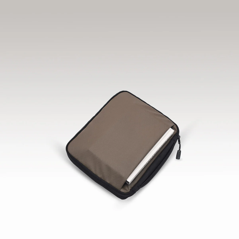 RIKR テックポーチ トラベルバッグ / ストーンブラウン