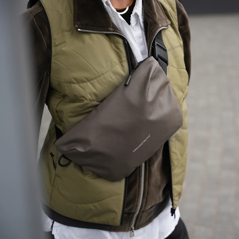 RIKR 2.5L クロスボディスリング / ストーンブラウン