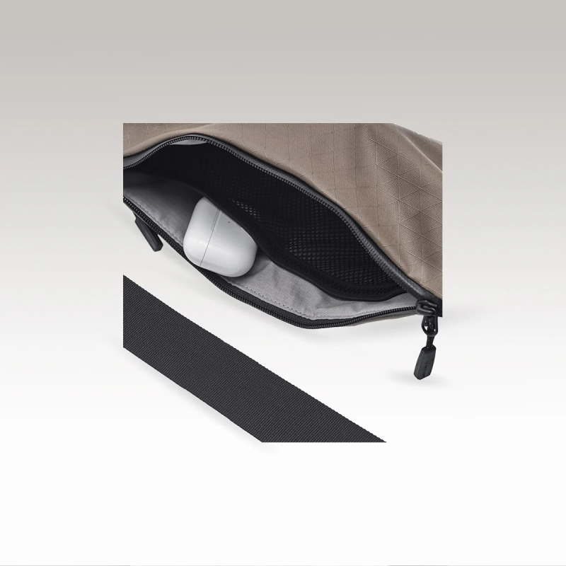 RIKR 2.5L クロスボディスリング / ストーンブラウン