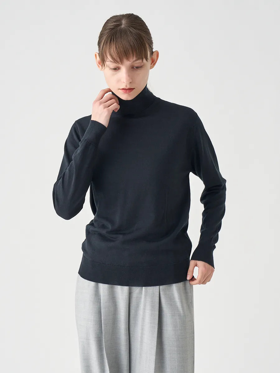 WOMEN / タートルネック長袖ニットプルオーバー LENA 30G MODERN FIT / ブラック