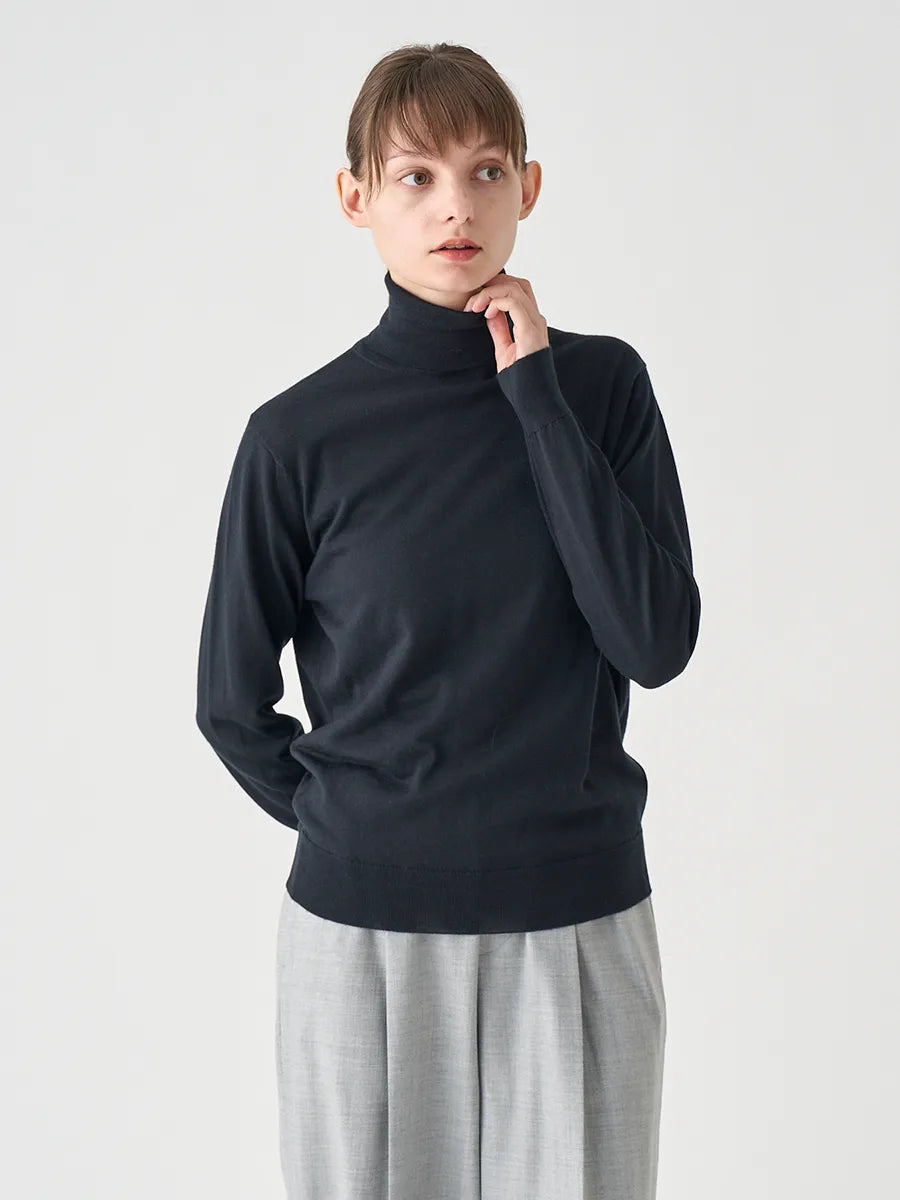 WOMEN / タートルネック長袖ニットプルオーバー LENA 30G MODERN FIT / ブラック