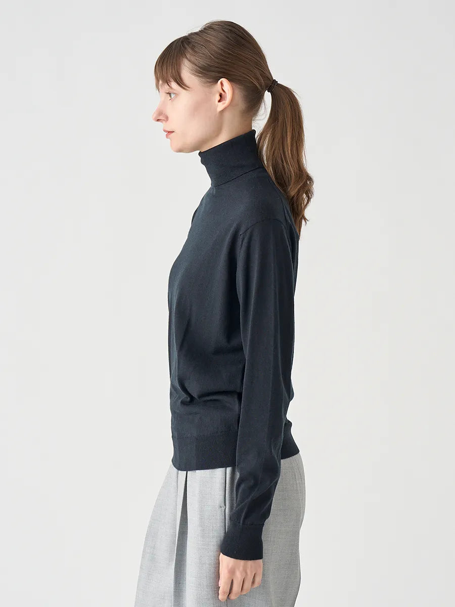 WOMEN / タートルネック長袖ニットプルオーバー LENA 30G MODERN FIT / ブラック