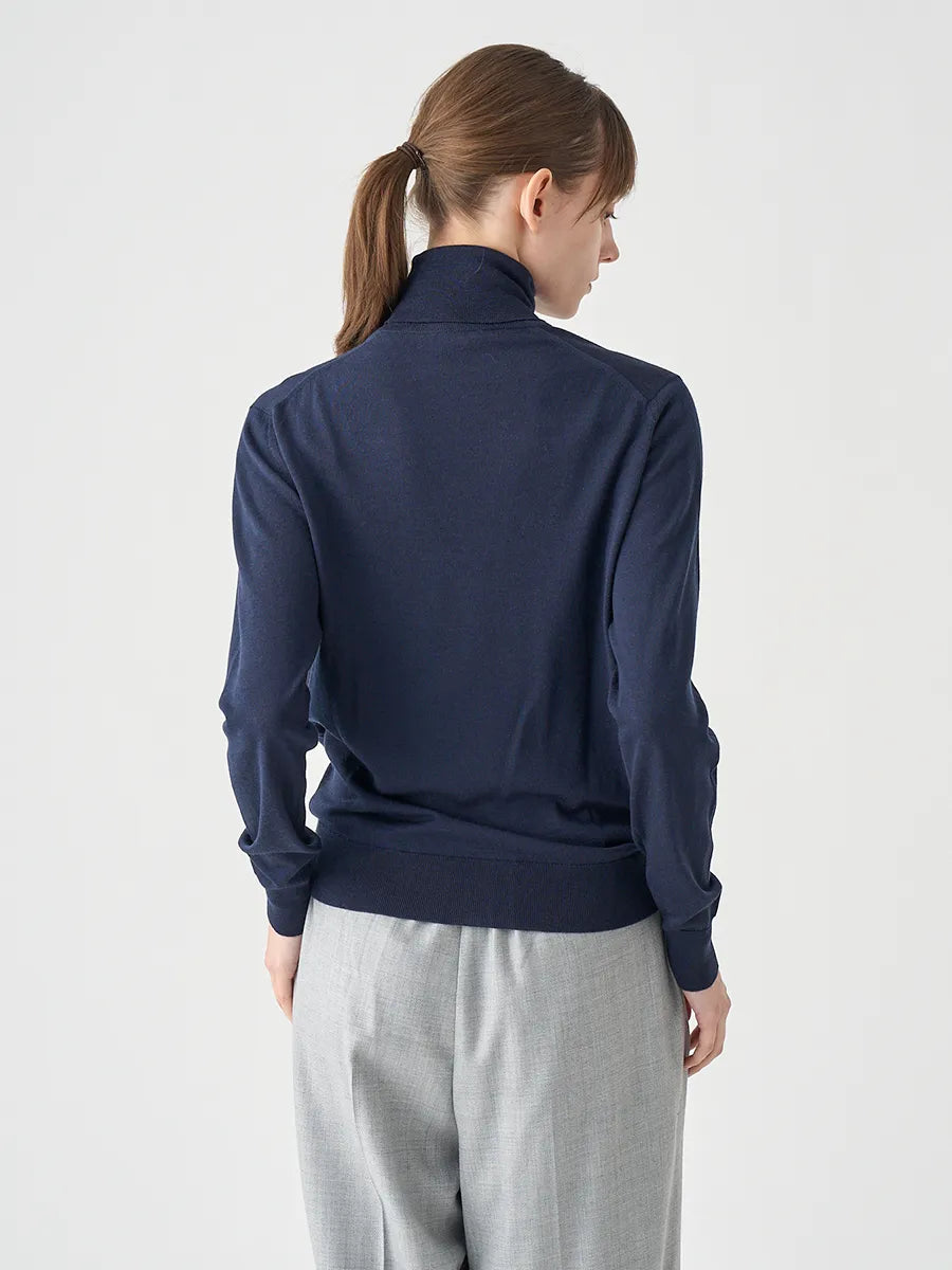WOMEN / タートルネック長袖ニットプルオーバー LENA 30G MODERN FIT / ミッドナイト