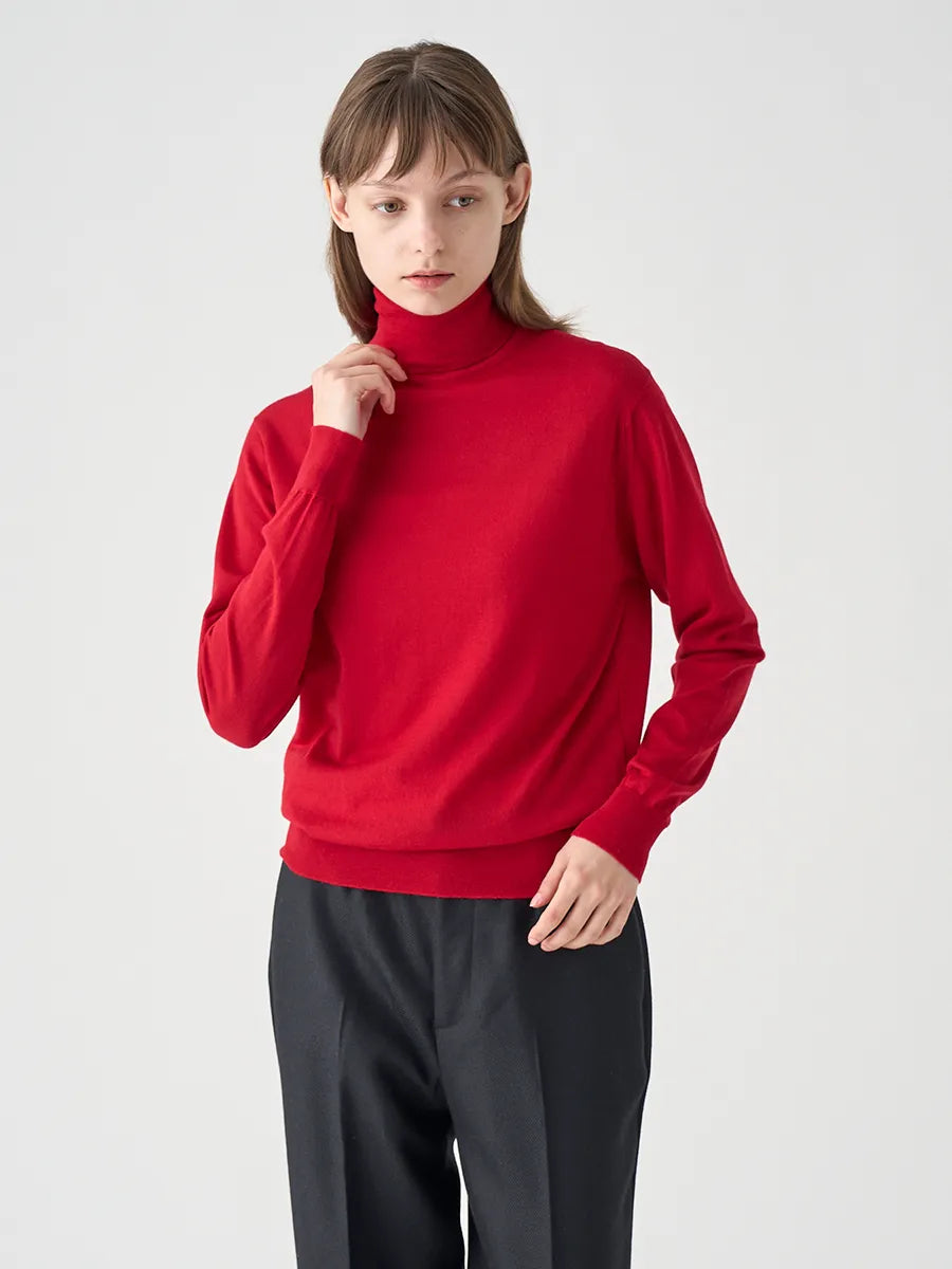 WOMEN / タートルネック長袖ニットプルオーバー LENA 30G MODERN FIT / ルビーレッド